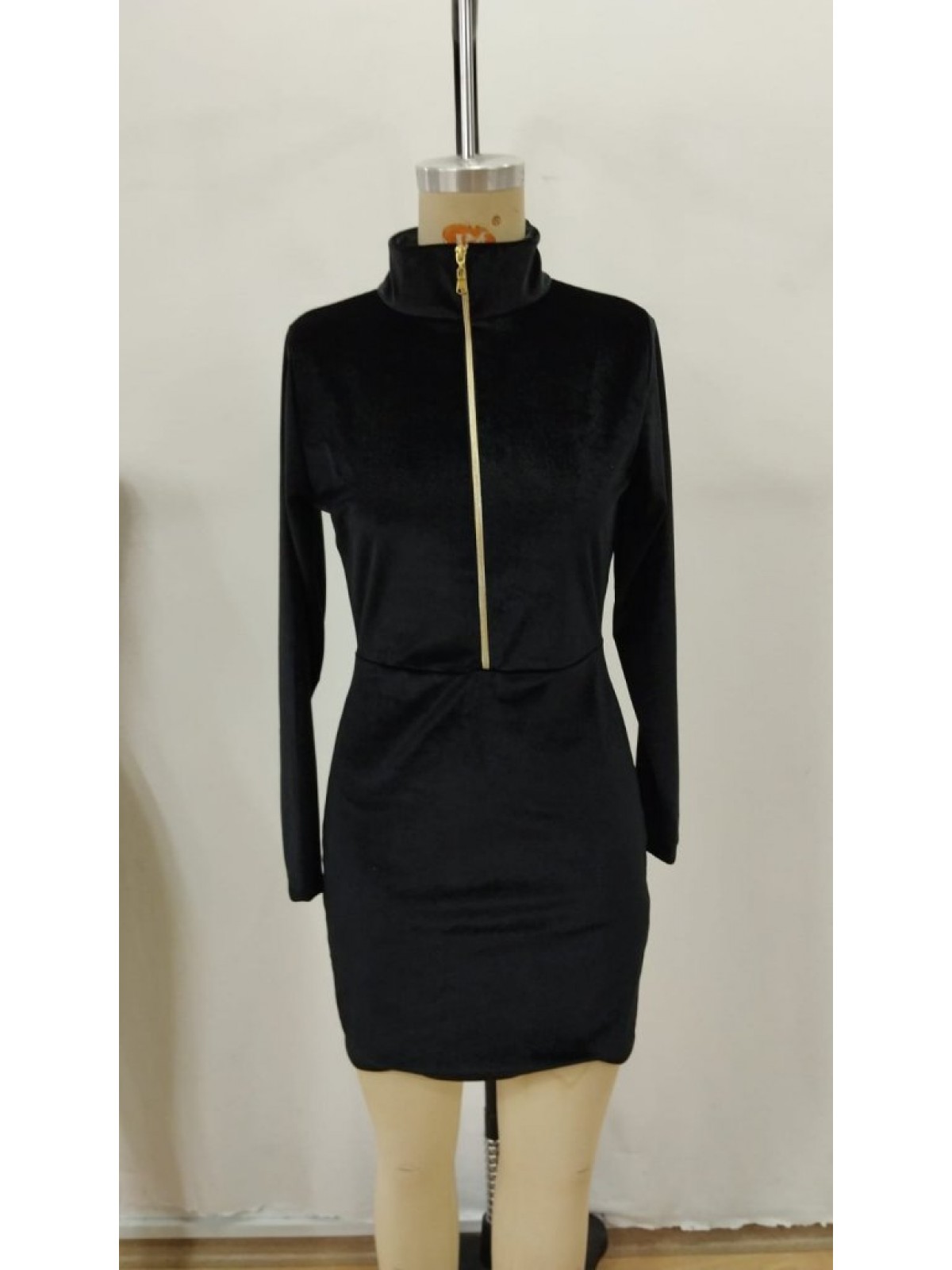 Kadın Uzun Kollu Balıkçı Yaka Yakadan Göğüse Kadar Fermuar Detaylı Mini Kadife Elbise, 28715