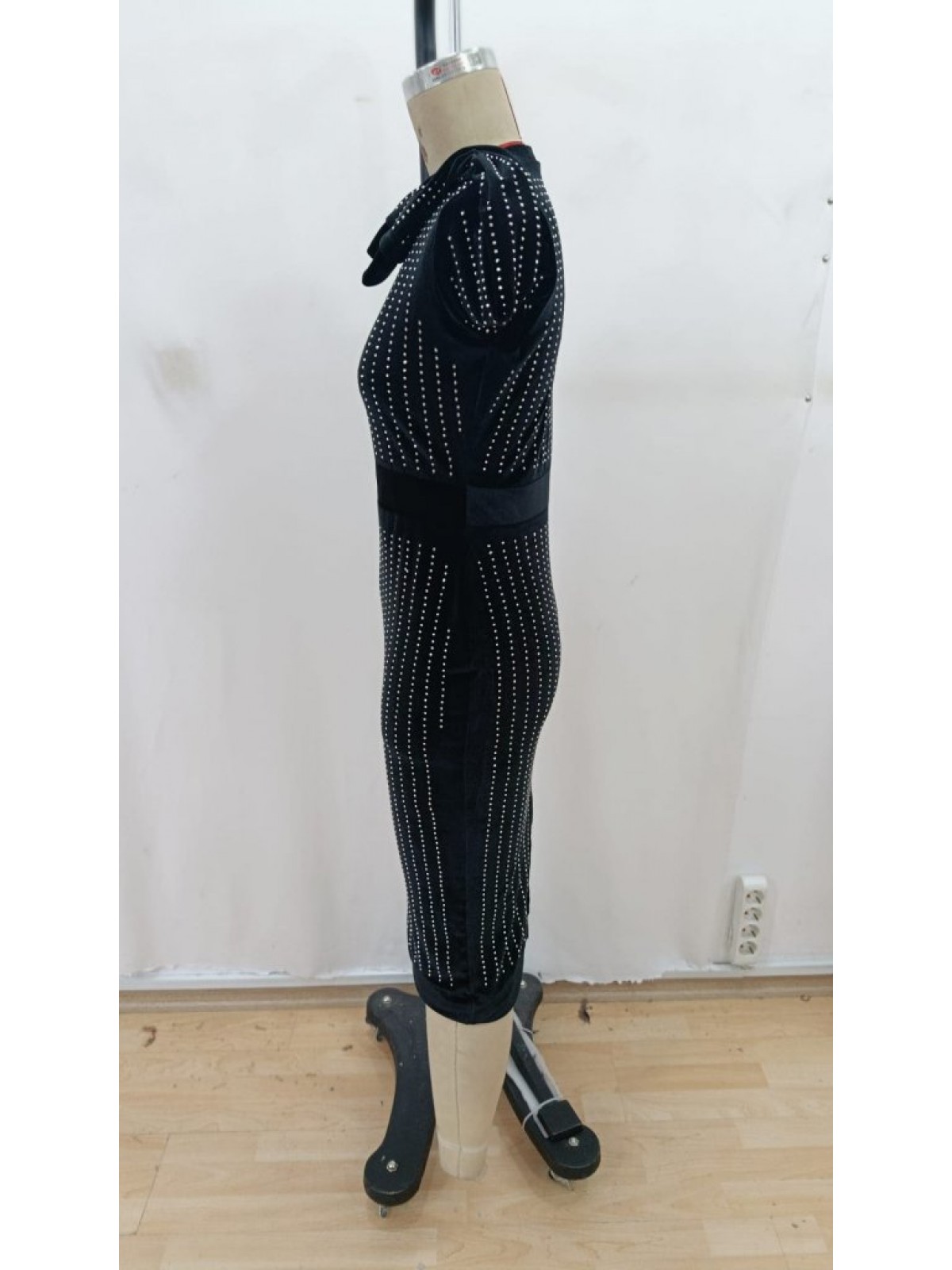 Kadın Uzun Kollu Bisiklet Yaka Taşlı Midi Kadife Elbise , 28707