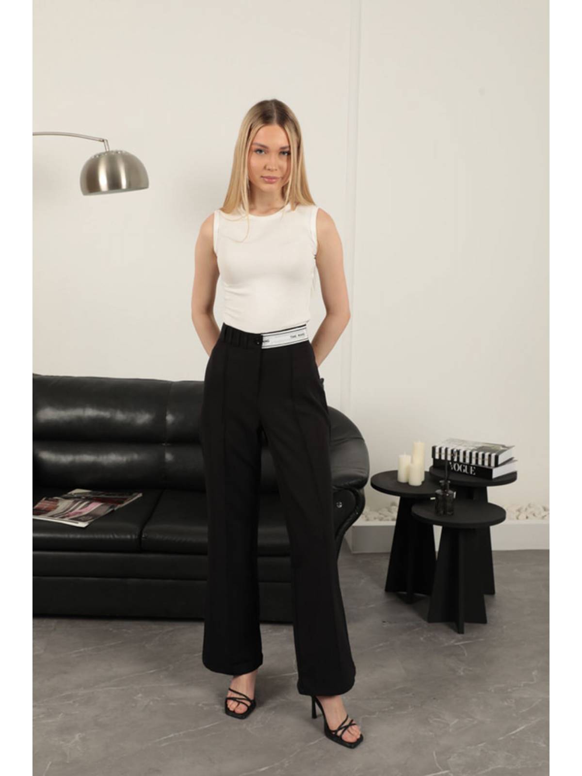 Atlas Kumaş Kemeri Taş Detaylı Pantolon-Siyah