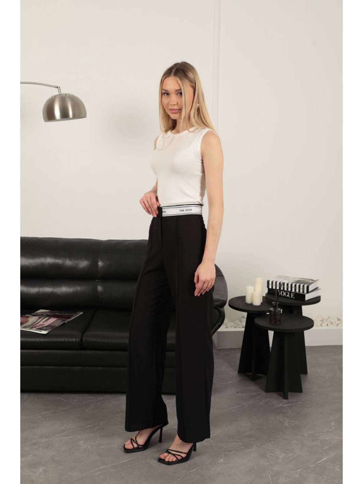 Atlas Kumaş Kemeri Taş Detaylı Pantolon-Siyah