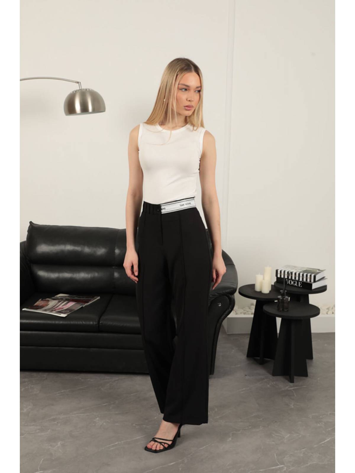 Atlas Kumaş Kemeri Taş Detaylı Pantolon-Siyah