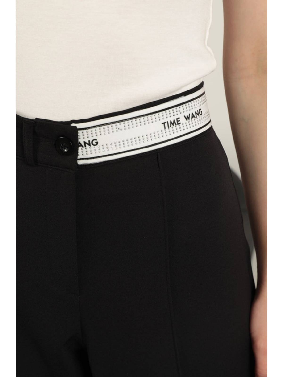 Atlas Kumaş Kemeri Taş Detaylı Pantolon-Siyah