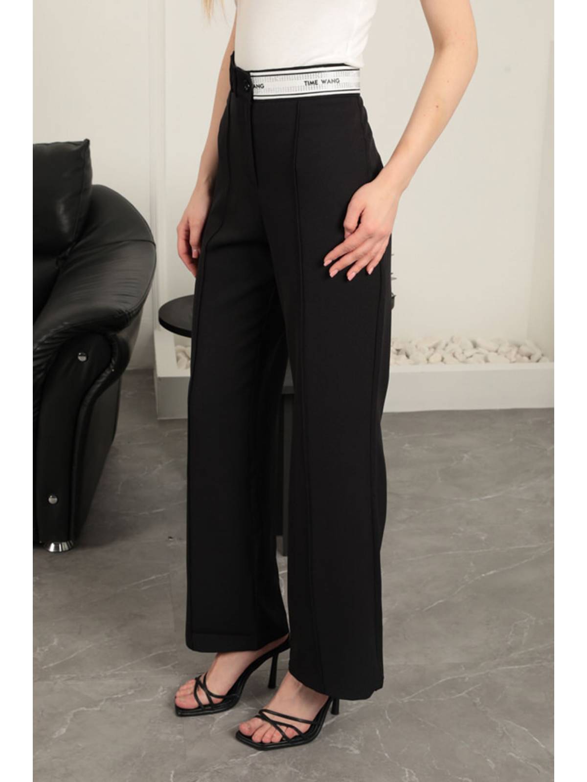 Atlas Kumaş Kemeri Taş Detaylı Pantolon-Siyah