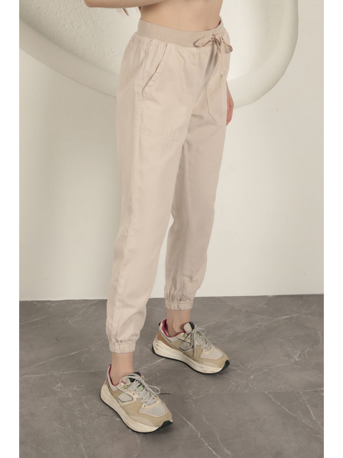 Gabardin Kumaş Paçası Lastikli Kadın Pantolon-Taş