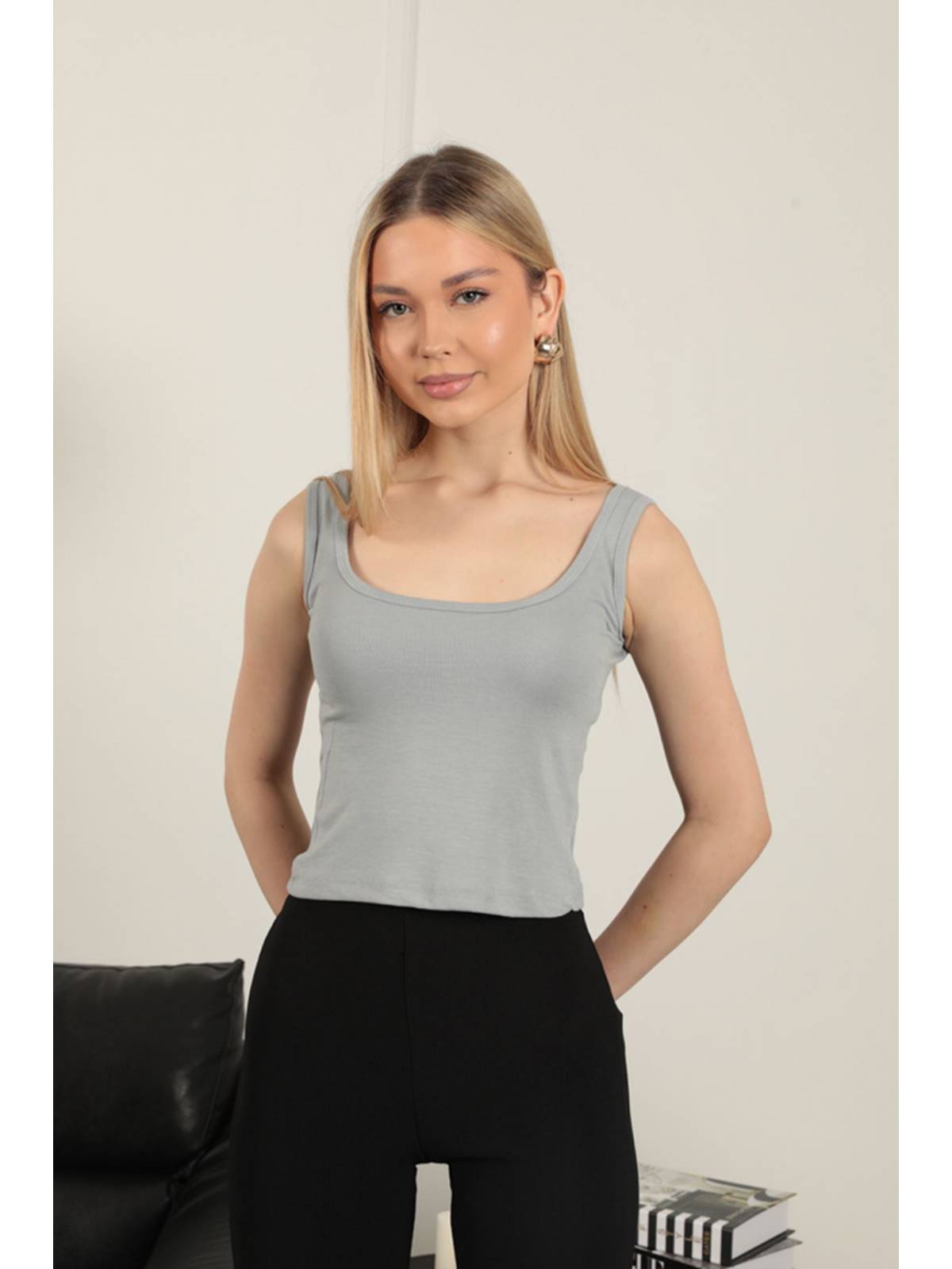 Çilek Viskon Kumaş Askılı Crop-Gri