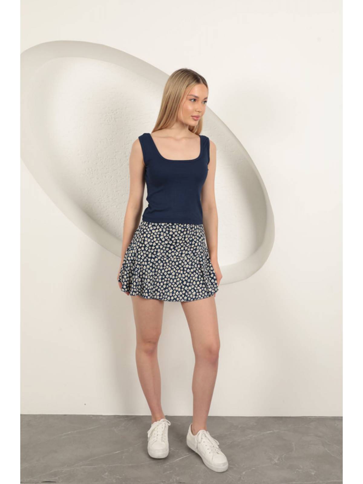 Çilek Viskon Kumaş Askılı Crop-Lacivert