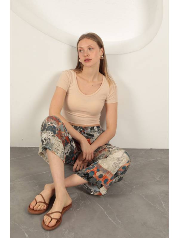 Çilek Viskon Kumaş V Yaka Basic Tişört-Bej