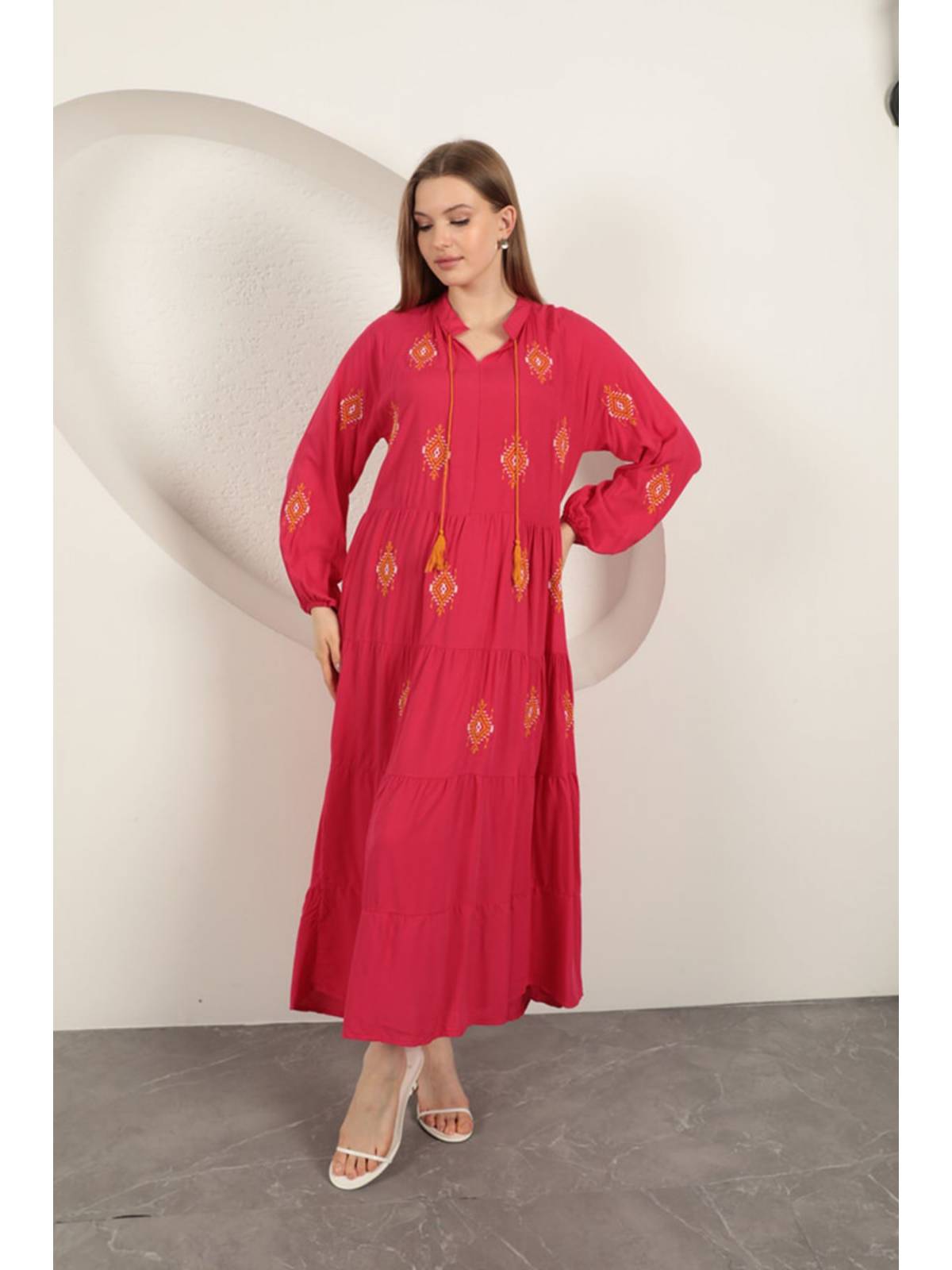 Viskon Kumaş Çıtır Nakışlı Elbise-Fuşya