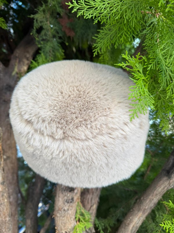 14626 Rus Tarzı Bej Peluş Kalpak Şapka