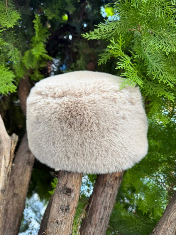 14626 Rus Tarzı Bej Peluş Kalpak Şapka