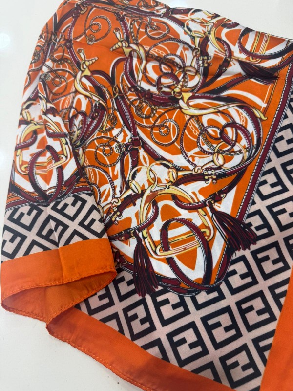 14892 Kıvrımlı Simetrik Motifli Turuncu Bandana Fular 70x70 cm