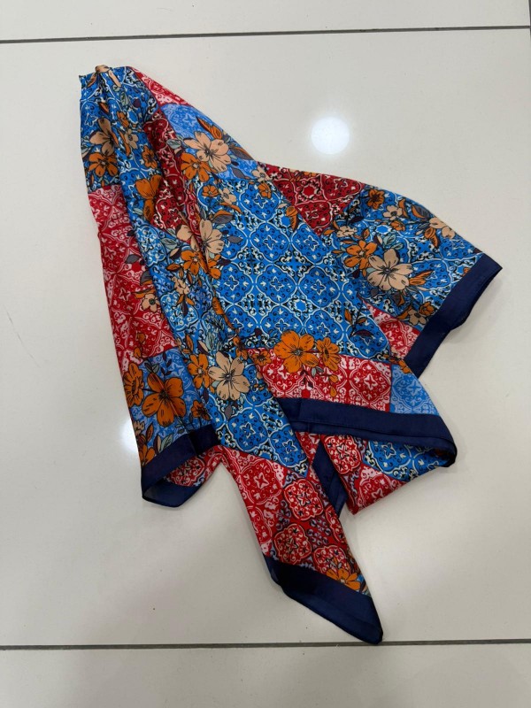 14930 Çiçek Desenli Lacivert Bandana Fular 90x90 cm