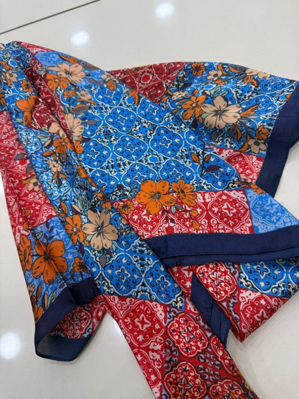 14930 Çiçek Desenli Lacivert Bandana Fular 90x90 cm