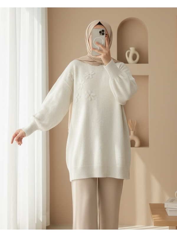 Çiçek Desenli Taşlı Yumoş Triko Kazak -Ekru