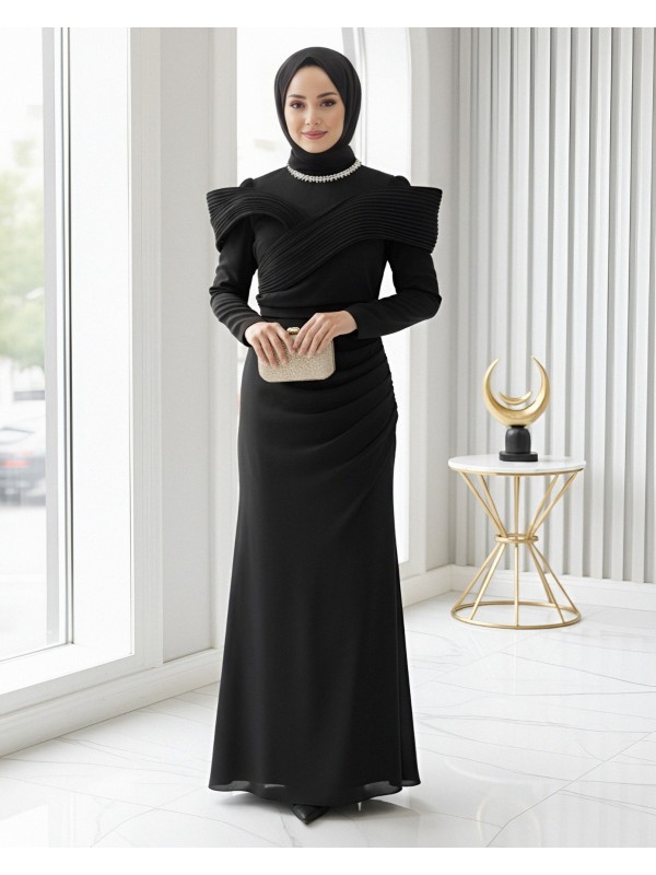 Yakası Taş Detaylı Omuzu Kat Drapeli Abiye -Siyah