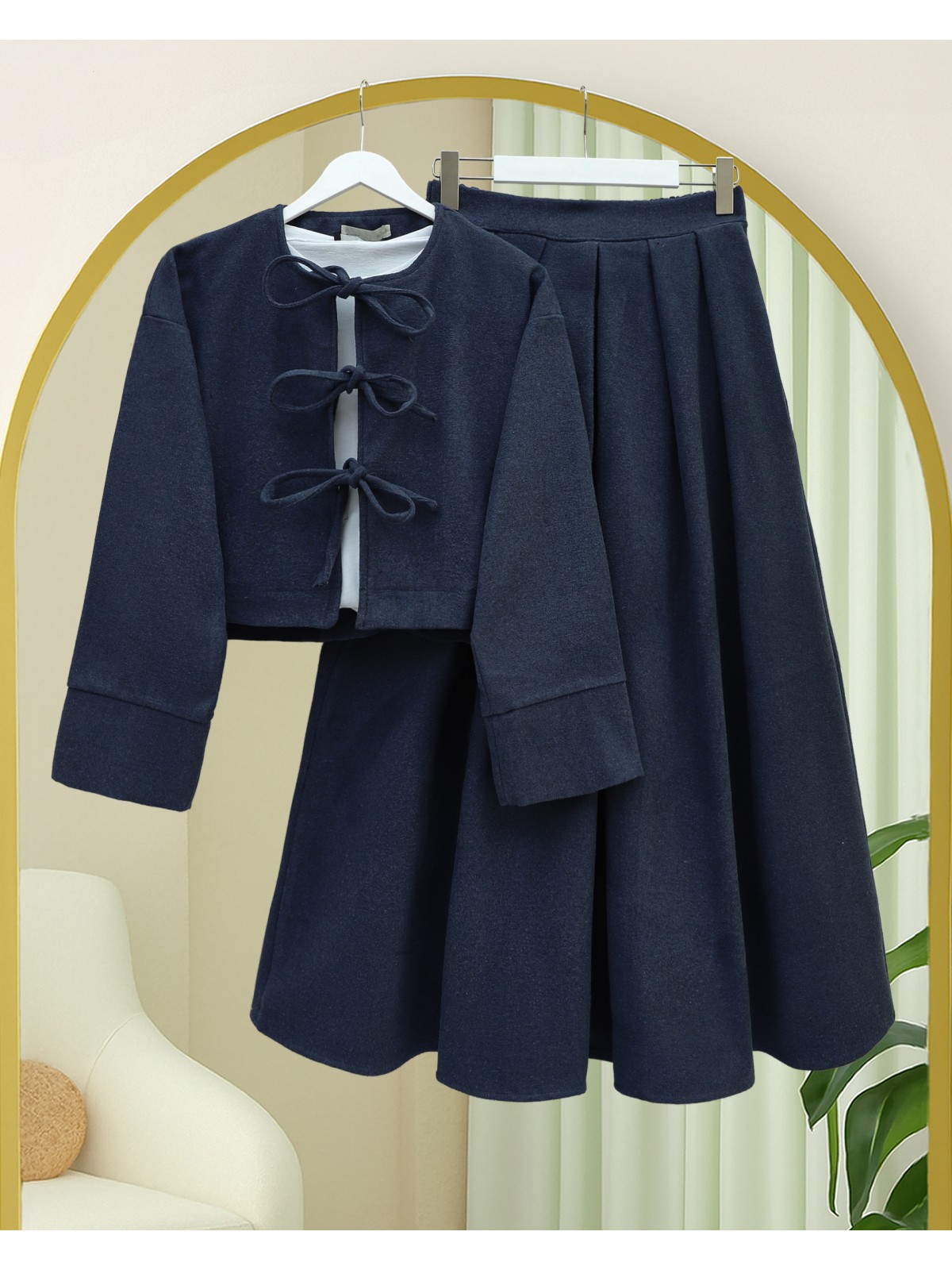 Önü Bağcıklı Etekli Kaşe Takım -Laci