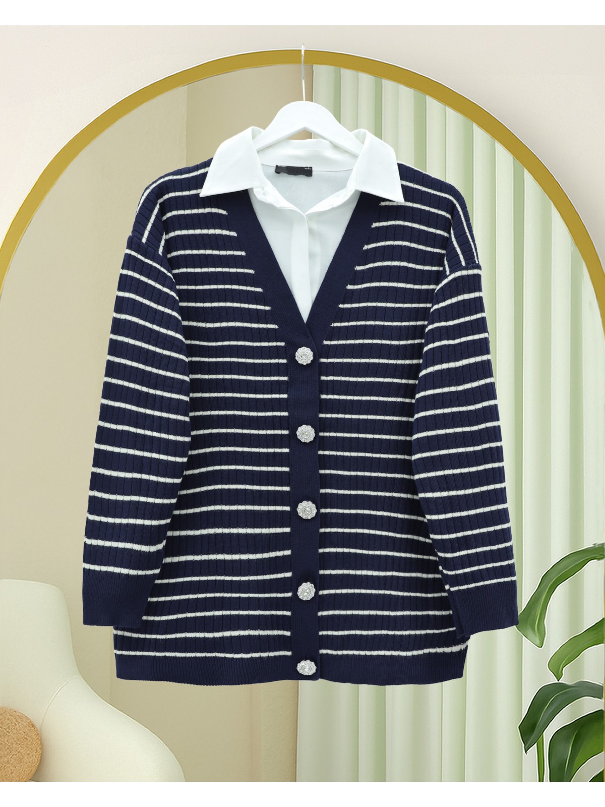 Taş Detaylı Düğmeli Triko Hırka  -Laci