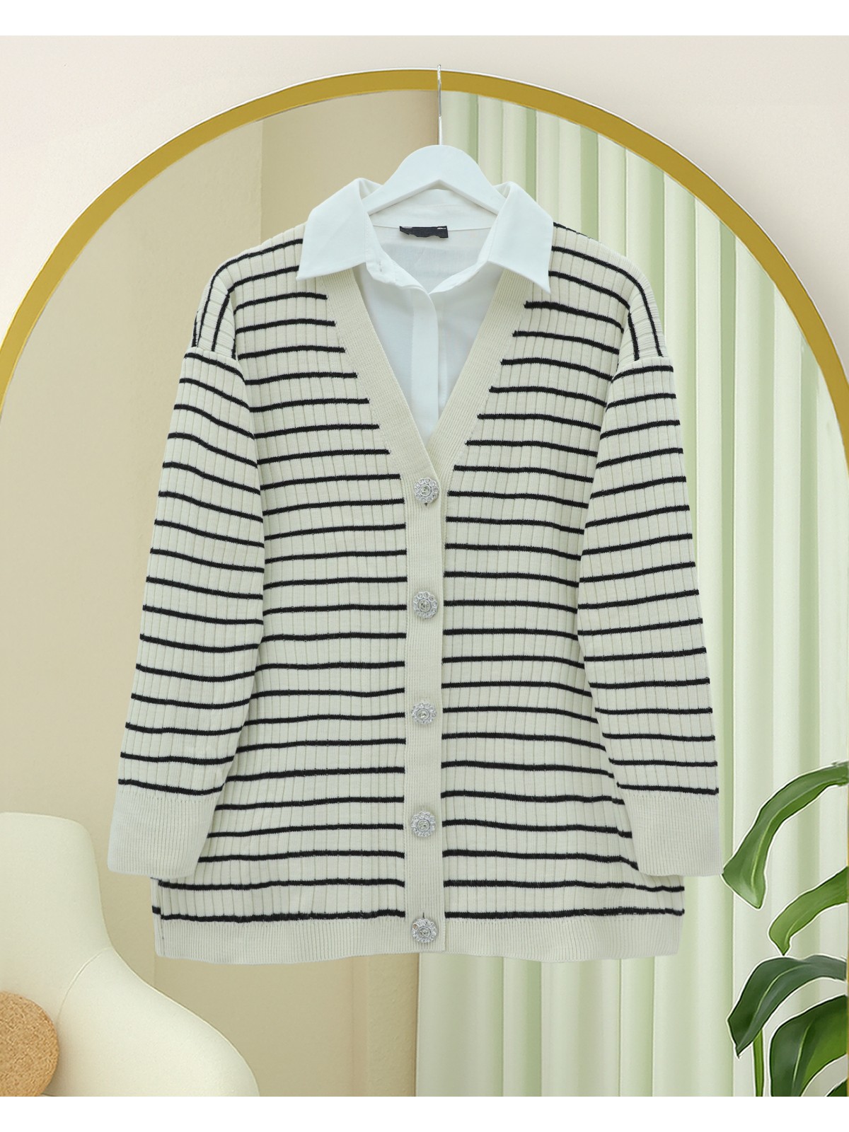 Taş Detaylı Düğmeli Triko Hırka  -Krem